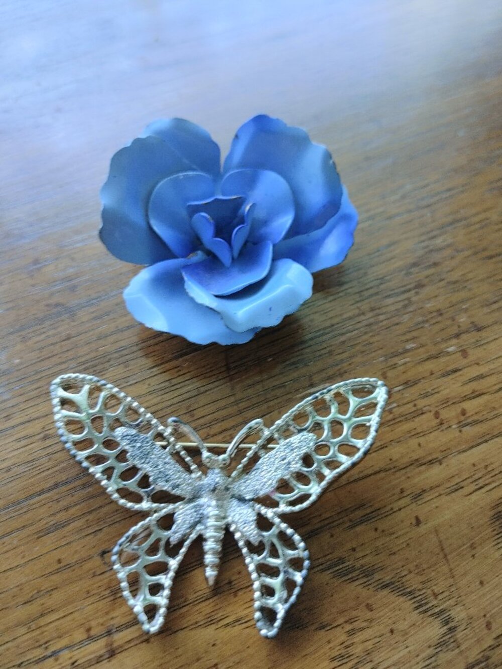 2 VINTAGE pins